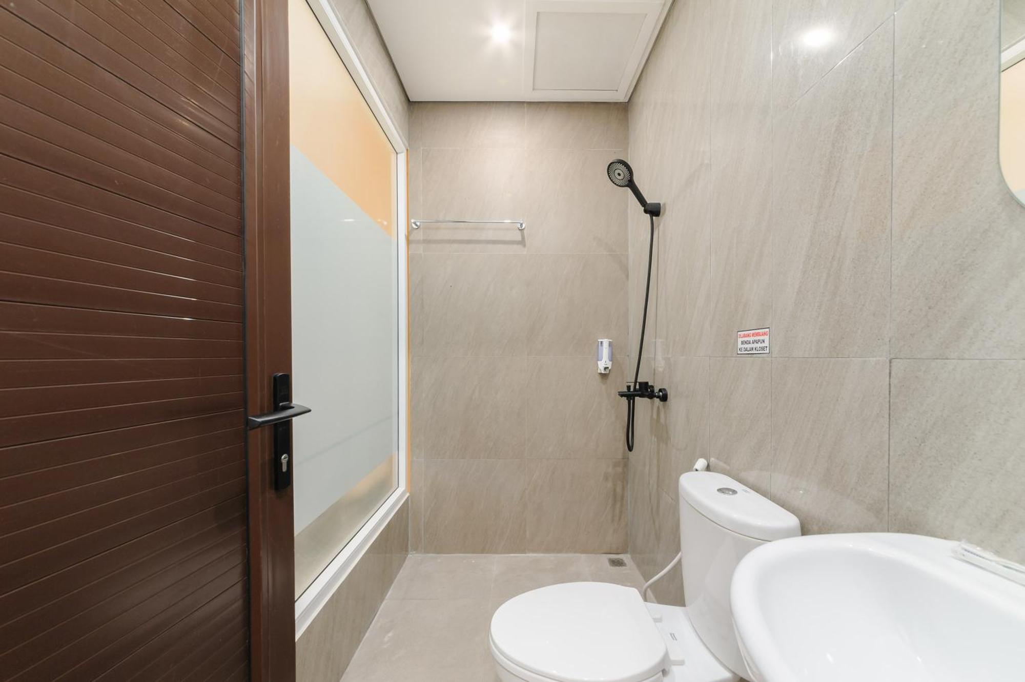 Sans Hotel Tajur Bogor Bantarkamang Exterior photo